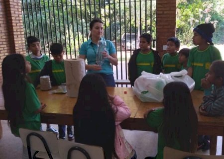 Para preservar cultura e língua indígena Ofaié, estudantes criam abelhas em aldeia