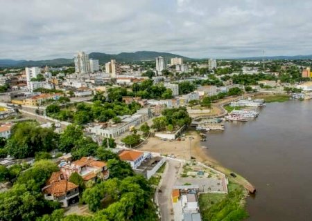 Homem mata jovem em fazenda e senta em banco para esperar a pol&iacute;cia