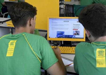 Com educação para o mercado de trabalho, alunos da rede estadual garantem primeiro emprego