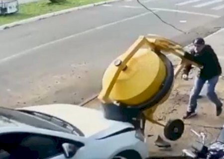 Atropelado por carro enquanto carregava betoneira morre em hospital de Dourados