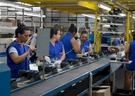 Indústria apresenta queda do faturamento e das horas trabalhadas na produção