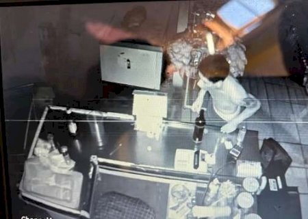 Ladr&atilde;o &eacute; preso furtando com&eacute;rcio 12 horas depois de deixar delegacia