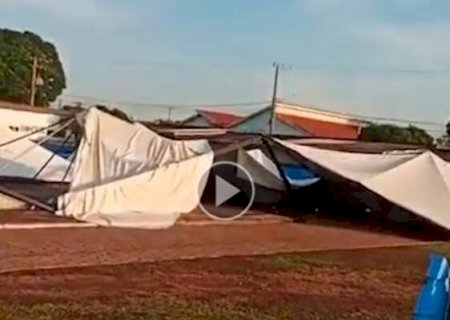 Rajadas de vento destru&iacute;ram parte de estrutura de Centro de Exposi&ccedil;&atilde;o