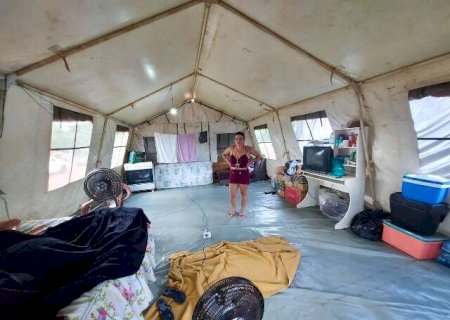 Desde inc&ecirc;ndio no Mandela, vida em tenda passa longe de ser lar