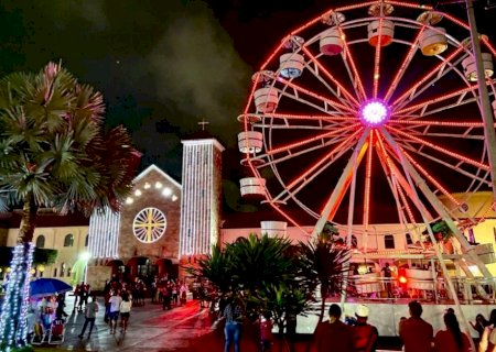 Roda gigante foi vistoriada e será mantida na praça, diz prefeitura