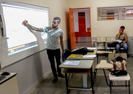 Incentivo para estudantes permanecerem no ensino médio é aprovado 