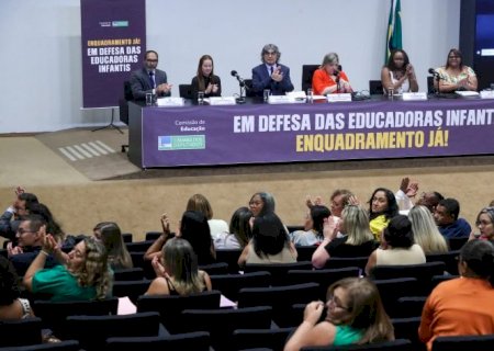 Debate alerta para empobrecimento de mulheres que trabalham na educação infantil