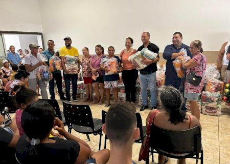 TAQUARUSSU: Administração municipal entrega 500 cestas básicas