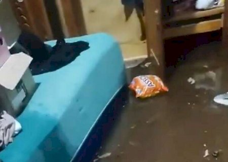 Temporal de 162,4 mil&iacute;metros em apenas 3 horas alaga ruas e casas em Aquidauana