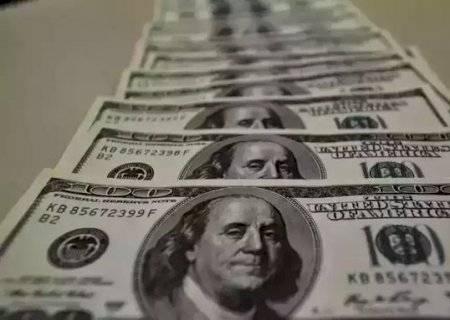 D&oacute;lar &agrave; vista sobe 1% e encerra primeira sess&atilde;o do ano cotado a R$ 4,91