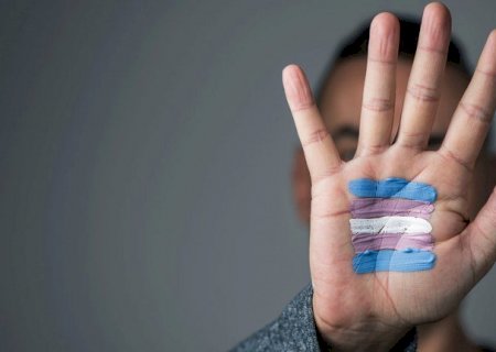 Disque 100 registra mais de quatro mil denúncias de violações de diretos contra população trans em 2023
