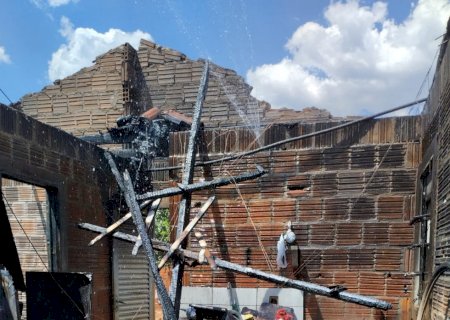 ANGÉLICA: Residência é consumida pelo fogo no inicio da tarde de hoje (30)