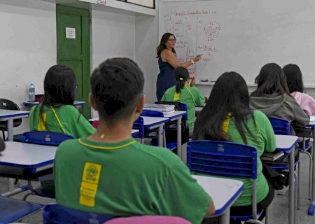 Fim de uma era: após ficar famoso até em novela, uniforme verde da rede estadual de MS deve ser substituído por novo design