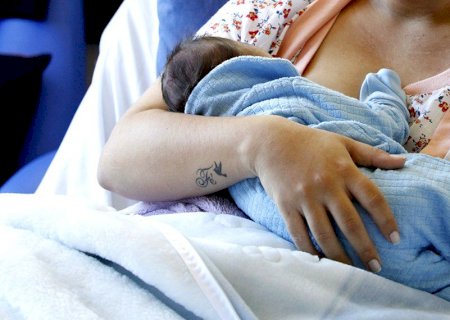 Mães e pais de recém-nascidos com deficiência poderão ter licenças ampliadas