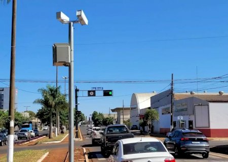 Lombadas e semáforos passam a emitir multa a partir de sexta-feira
