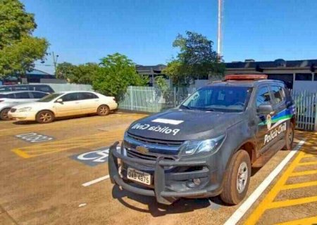 Estudante empina moto dentro de escola em Dourados, desacata guarda municipal e é preso