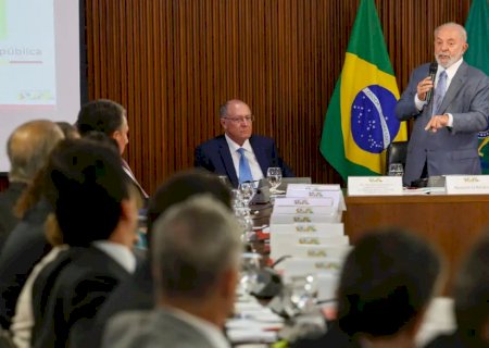 “Falta muito para se fazer”, diz Lula ao abrir reunião ministerial