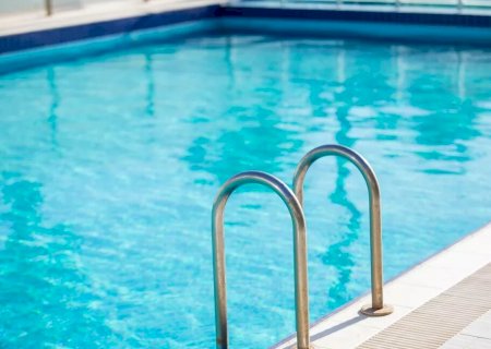 Bebê de 10 meses cai em piscina e se afoga no Flor de Lis
