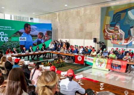 Governo anuncia plano para assentar 295 mil famílias até 2026