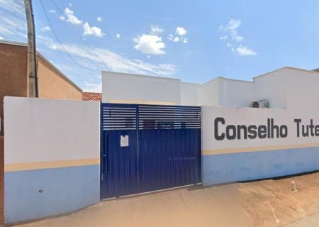 Crianças que teriam sido abandonadas pela mãe são resgatadas em residência de Anaurilândia