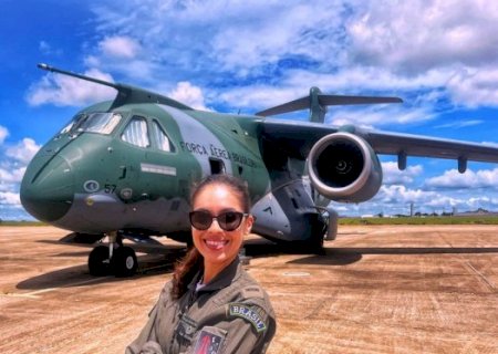 Campo-grandense &eacute; a 1&ordf; mulher a pilotar o maior avi&atilde;o de carga da FAB