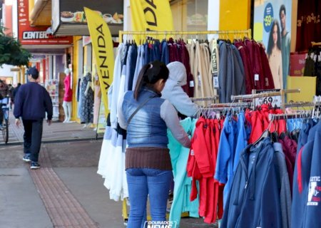 Frio impulsiona vendas de alimentos e vestuário no comércio de Dourados