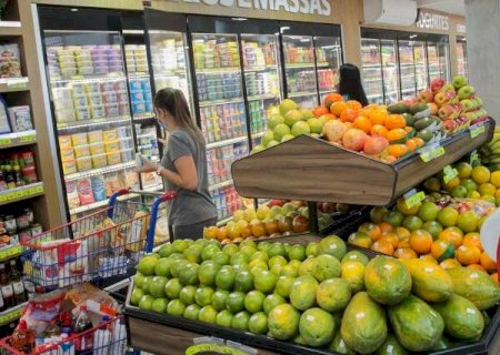 Pre&ccedil;o da cesta b&aacute;sica sobe para R$ 732 e "toma" mais da metade do sal&aacute;rio m&iacute;nimo