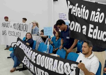 Vereadores ignoram protestos de professores e aprovam implantação de escolas militares em Dourados