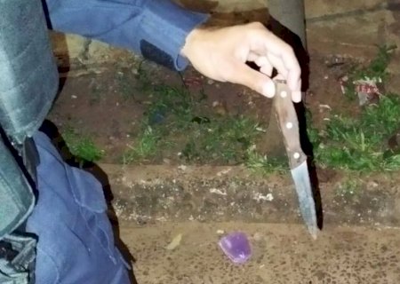 Mulher é esfaqueada várias vezes no pescoço, cabeça e tórax por marido que foi preso em MS