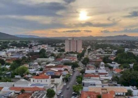 Homem invade casa, rouba celular e estupra mulher de 72 anos