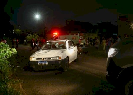 Carro invade cal&ccedil;ada e atropela cinco crian&ccedil;as