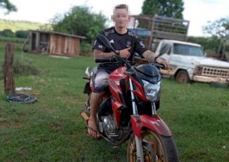 Adolescente morre ao bater moto em &ocirc;nibus na BR-487