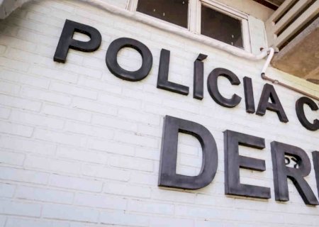 Dono de mercearia é esfaqueado quatro vezes na frente da mãe durante roubo em Campo Grande