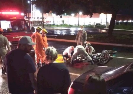 Motociclista desvia de carro, cai em avenida e morre após outro veículo passar por cima de sua cabeça