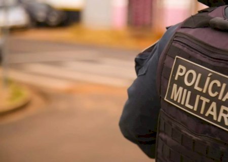 Durante confraternização, homem ameaça amigo de morte com faca em MS