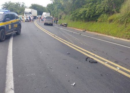 Caminhonete invade pista e mata campo-grandense na BR-251