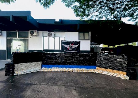 Casal é preso com caminhonetes roubadas e 1,7 tonelada de maconha