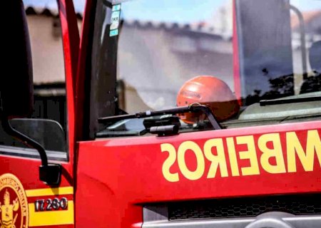 Mulher é socorrida em estado gravíssimo após caminhonete capotar no interior de MS