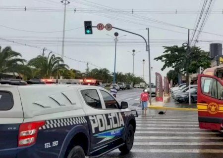 Menino é atropelado na faixa de pedestres ao se soltar da mãe em MS