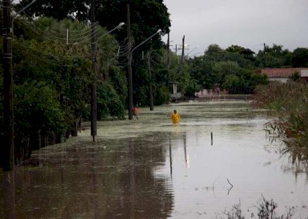 Em 24h, choveu 87 mm em Porto Murtinho e ruas ficaram debaixo d&rsquo;&aacute;gua