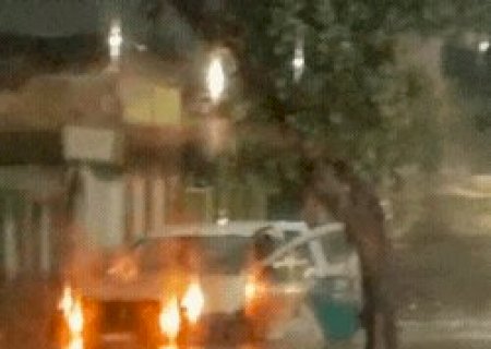 Ruas e casas amanhecem alagadas ap&oacute;s madrugada de temporal