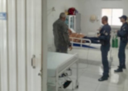 Policiais pulam em rio e salvam homem de afogamento em Rochedo 