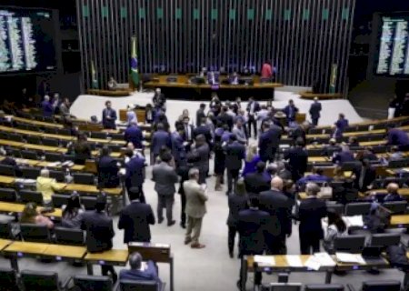 Projeto que aumenta número de deputados para 531 tem urgência aprovada