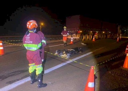 Motociclista morre ao ser atropelada por picape na BR-163