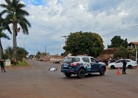 Motociclista sem habilita&ccedil;&atilde;o e esposa morrem em acidente com caminh&atilde;o