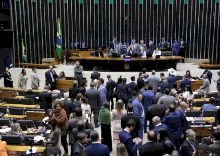 Deputados aprovam projeto que regula exposi&ccedil;&atilde;o infantil nas redes sociais