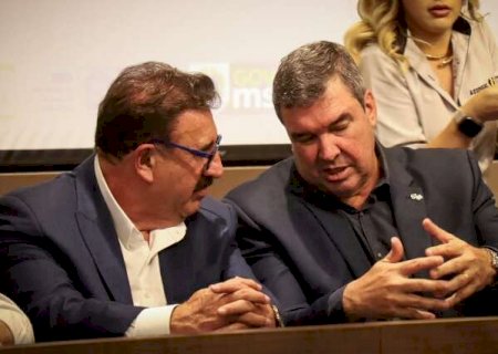 Depois de defender Contar, Ratinho declara apoio a Riedel em 2026