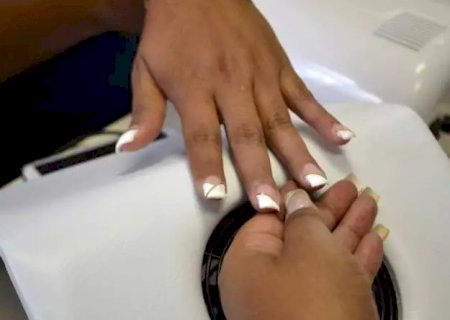 Anvisa pro&iacute;be subst&acirc;ncias usadas em esmalta&ccedil;&atilde;o em gel por risco &agrave; sa&uacute;de