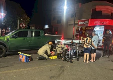 Mulher é socorrida pelo Corpo de Bombeiros após acidente com bicicleta elétrica em Nova Andradina