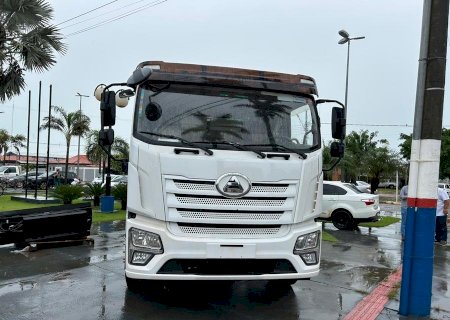 Prefeito Clóvis do Banco anuncia aquisição de novo caminhão de coleta de lixo orgânico para Taquarussu